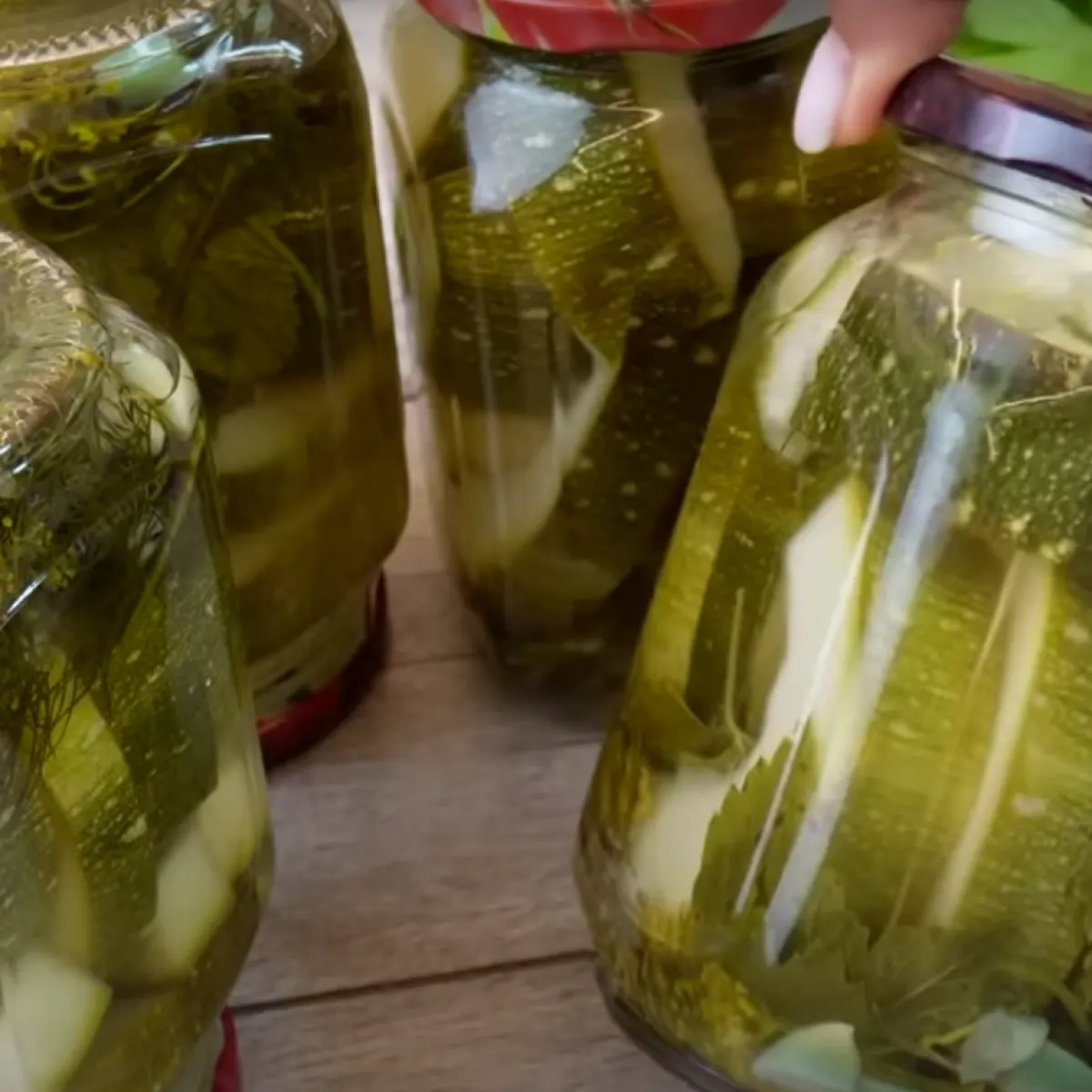Як приготувати хрумкі мариновані кабачки на зиму: покроковий рецепт