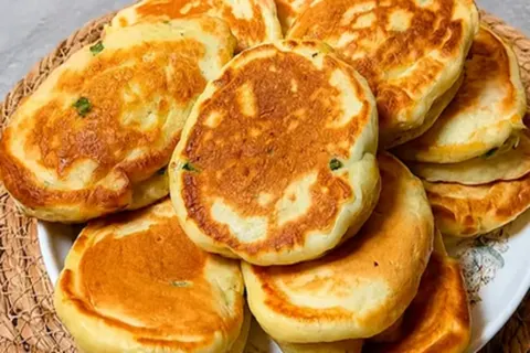 Пиріжки без місіння: рецепт, який врятує ваш ранок
