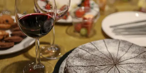 Що принести в гості: 8 бюджетних ідей, які точно сподобаються господарям
