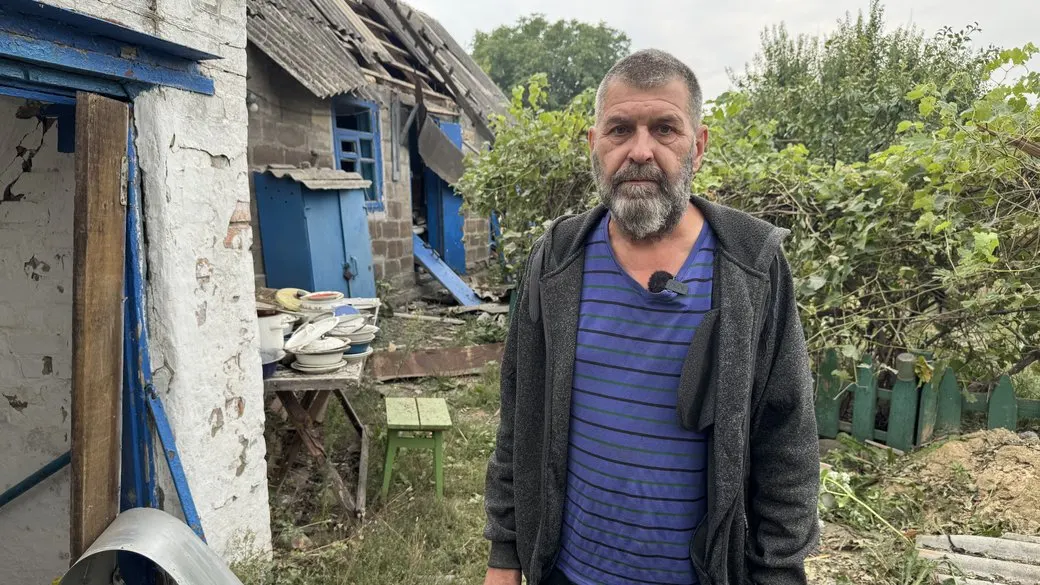 Зима близько: як мешканці Софіївки готуються до холодів після авіаудару