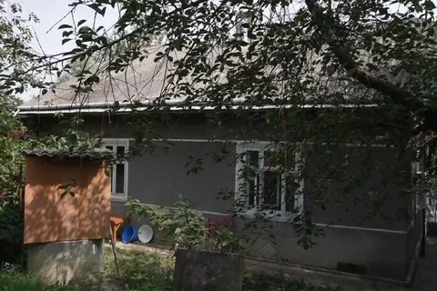 Купили хату за $2800: як молоді переселенці облаштовують дім на Буковині