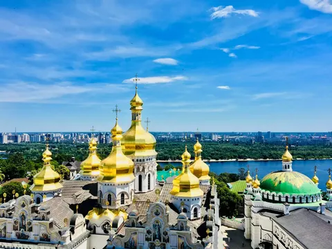 Як привітати з Днем святого Пантелеймона: ідеї та листівки