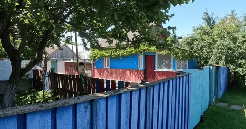 Хата за 40 тисяч: як переселенці облаштували господарство і заробляють на ньому