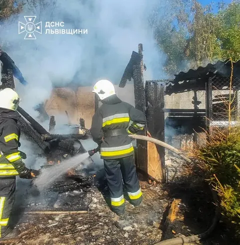 Як діяти, якщо поряд із вашим домом спалахнула пожежа