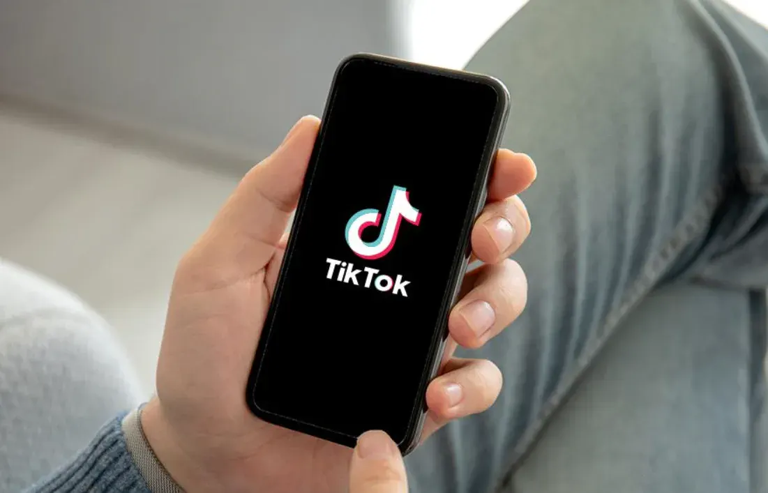 TikTok повертається на урядові пристрої США: що змінилося