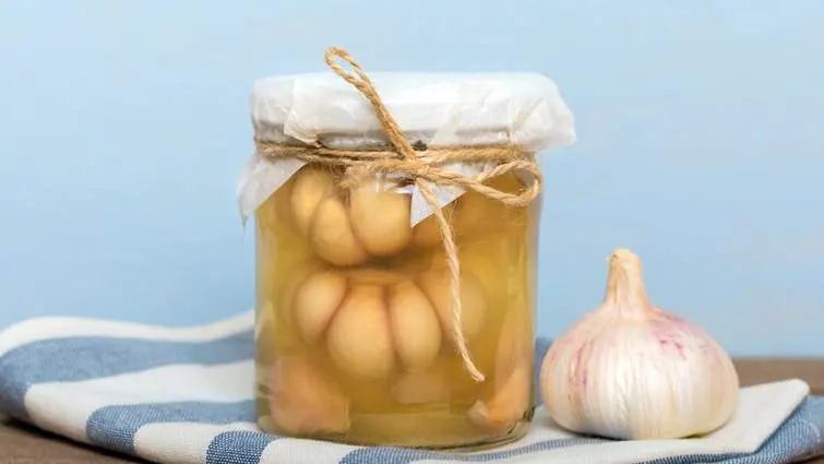 Маринований часник по-грузинськи: покроковий рецепт пікантної закуски