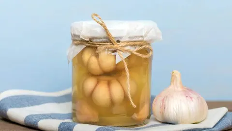 Маринований часник по-грузинськи: покроковий рецепт пікантної закуски